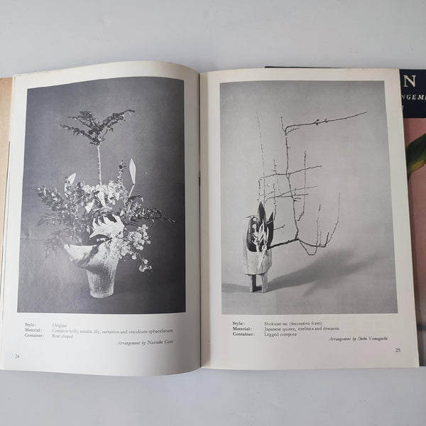 זוג חוברות באנגלית על אמנות שזירת הפרחים היפנית - Ikebana, וינטג', מס' 2