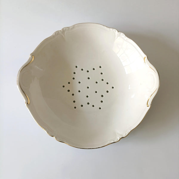 זוג צלחות, צלחת מסננת וצלחת בסיס, וינטג' צרפתי