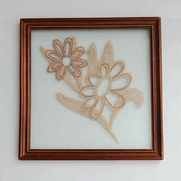 תחרת סלילים ממוסגרת, עבודת יד, וינטג'