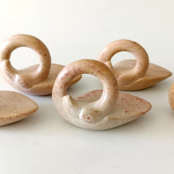 5 מחזיקי מפיות, בצורת פלמינגו, אבן מגולת ביד, קניה