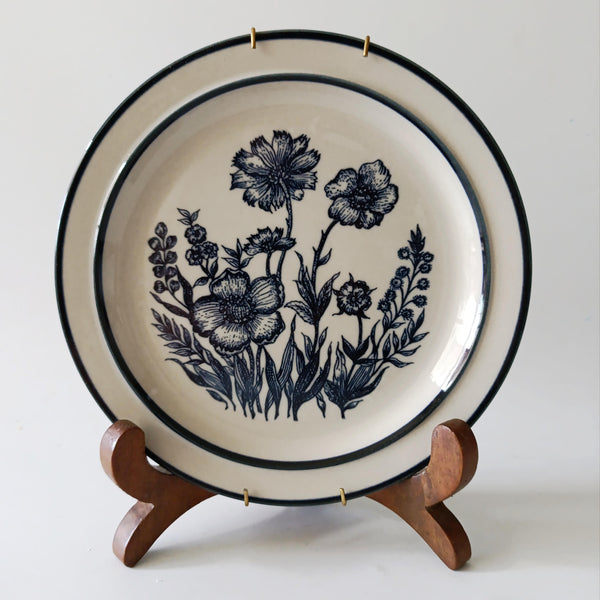 צלחת לתליה (קוטר 18.5 ס"מ) בעיטור פרחים בוטני בכחול, וינטג' יפני