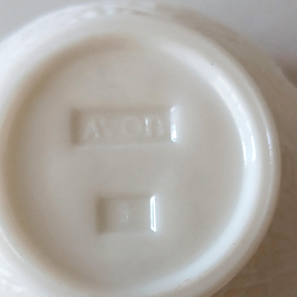 קופסת זכוכית חלבית עם יונה, וינטג' אמריקאי, Avon