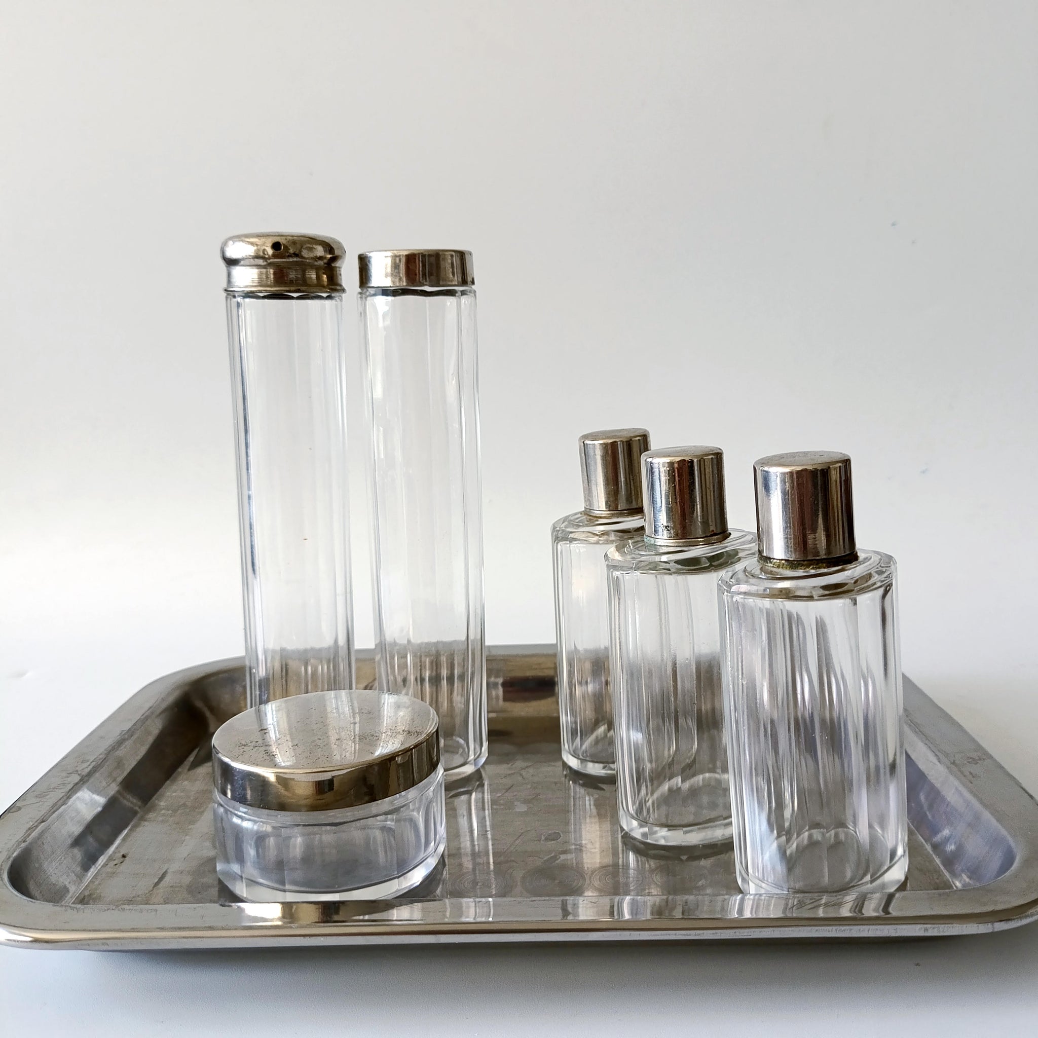 Vanity tray - מגש לטואלטיקה עם 6 מיכלי זכוכית, וינטג'