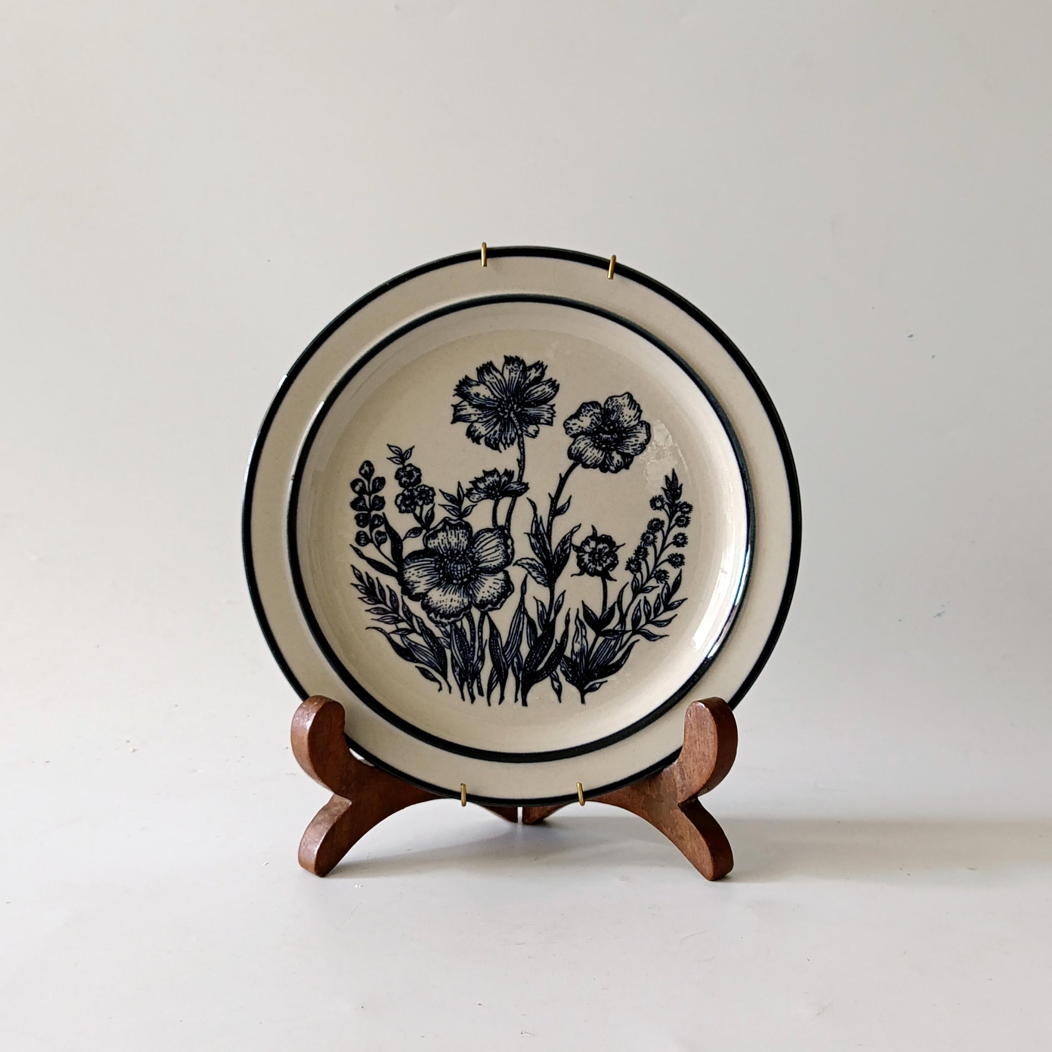 צלחת לתליה (קוטר 18.5 ס"מ) בעיטור פרחים בוטני בכחול, וינטג' יפני