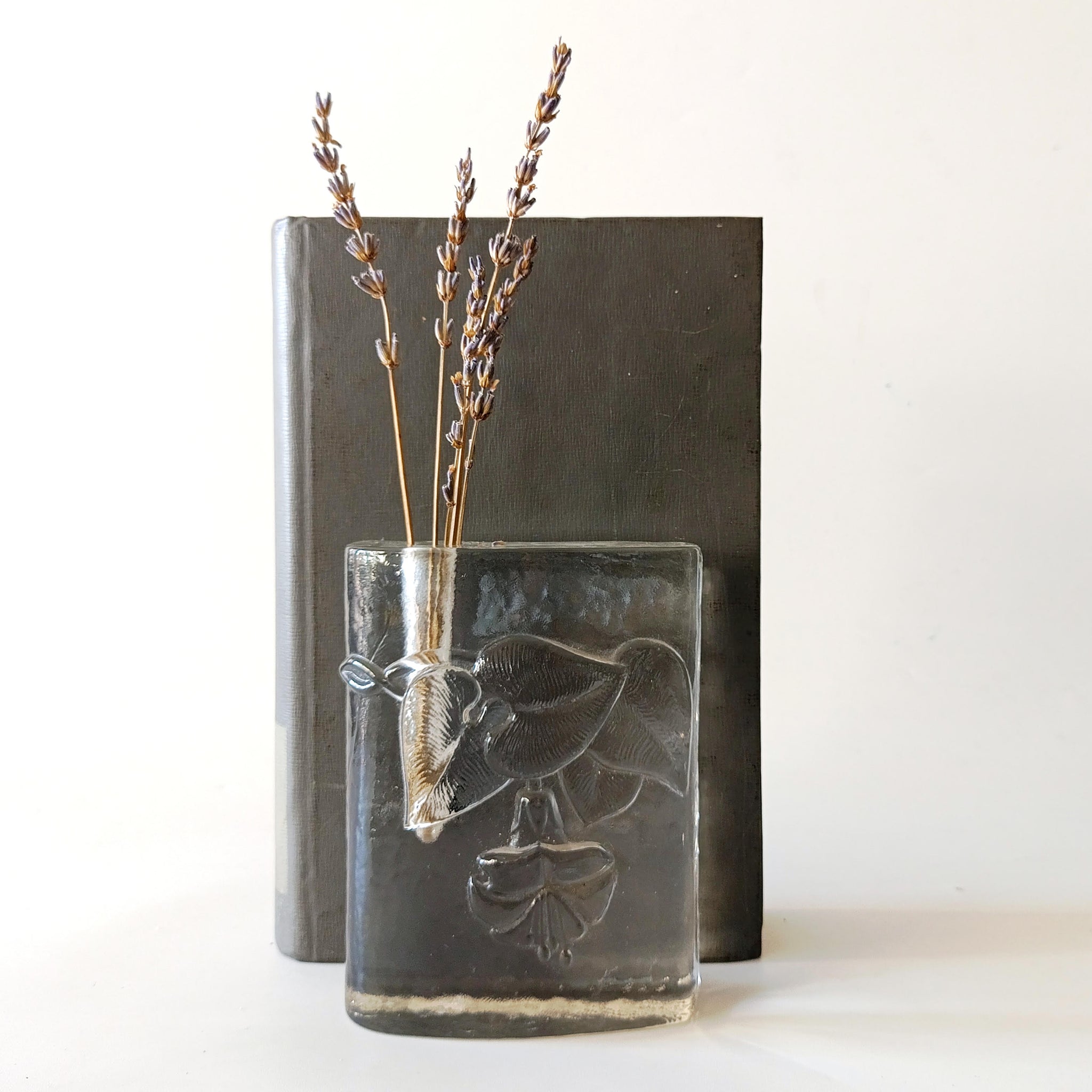Bud Vase  MCM אגרטל זכוכית לפרח בודד, עם הבלטות נהדרות, וינטג' גרמני, WMF