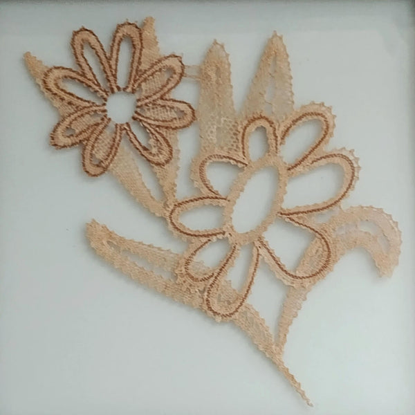 תחרת סלילים ממוסגרת, עבודת יד, וינטג'