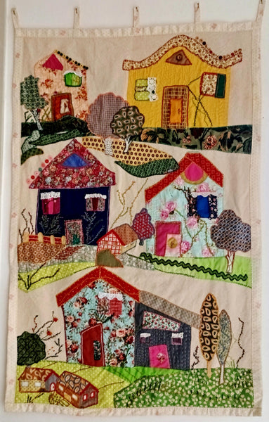 עבודת טלאים (Quilt) גדולה לתליה, עבודת יד, צבעונית ומהממת