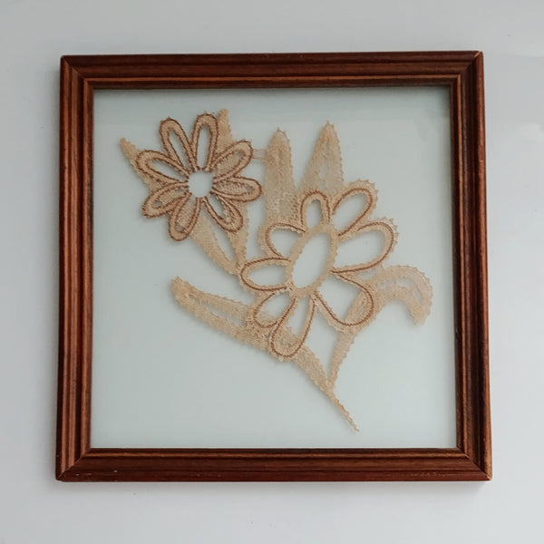 תחרת סלילים ממוסגרת, עבודת יד, וינטג'