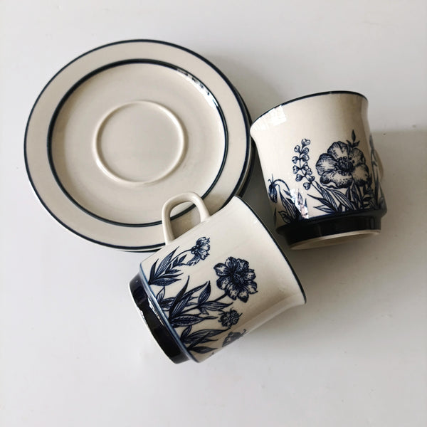 זוג ספלי מאג וצלוחיות, וינטג' יפני