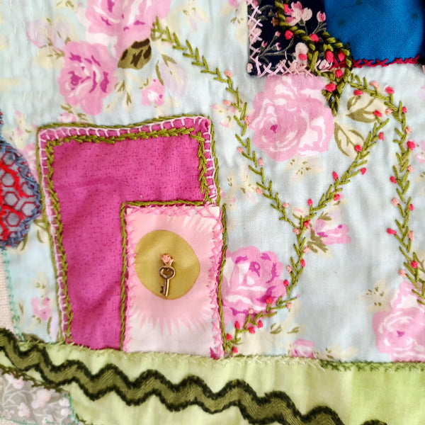 עבודת טלאים (Quilt) גדולה לתליה, עבודת יד, צבעונית ומהממת
