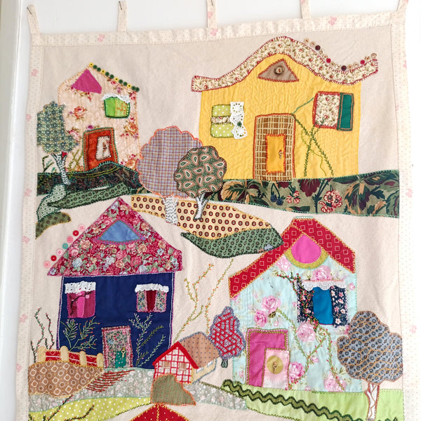 עבודת טלאים (Quilt) גדולה לתליה, עבודת יד, צבעונית ומהממת