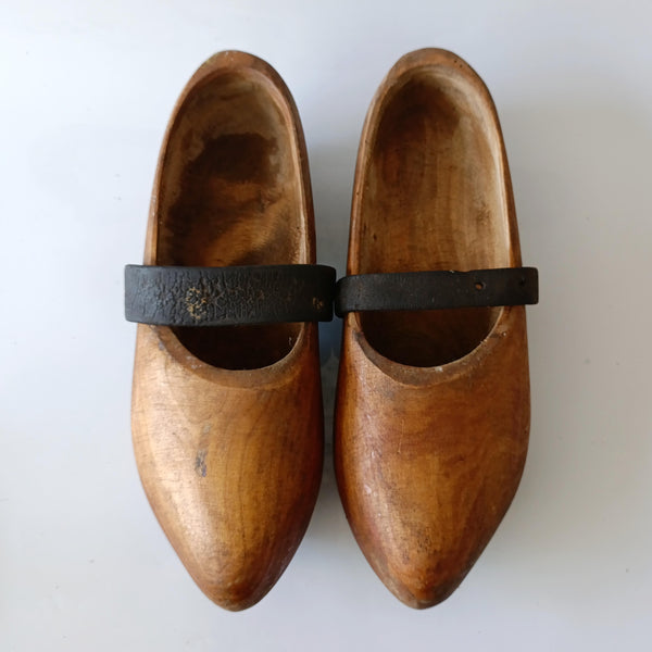 זוג נעלי עץ גדולות מימדים לדקורציה, וינטג' הולנדי