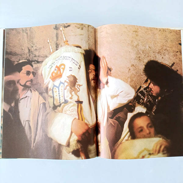 הצדעה לישראל - Salute To Israel - ספר צילומים שיצא לרגל 25 שנים למדינה, כולל הקדשה מודפסת של ראה"מ גולדה מאיר