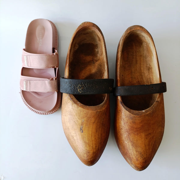 זוג נעלי עץ גדולות מימדים לדקורציה, וינטג' הולנדי