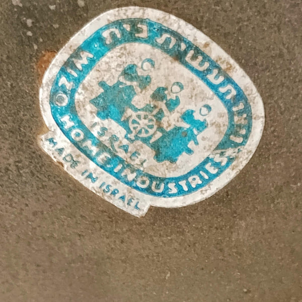 נדיר - זוג תומכי ספרים מברונזה, הפסל יחיאל הדני, סגנון ברוטליסטי, בדוגמת אלף בית עברי מודרני ועתיק