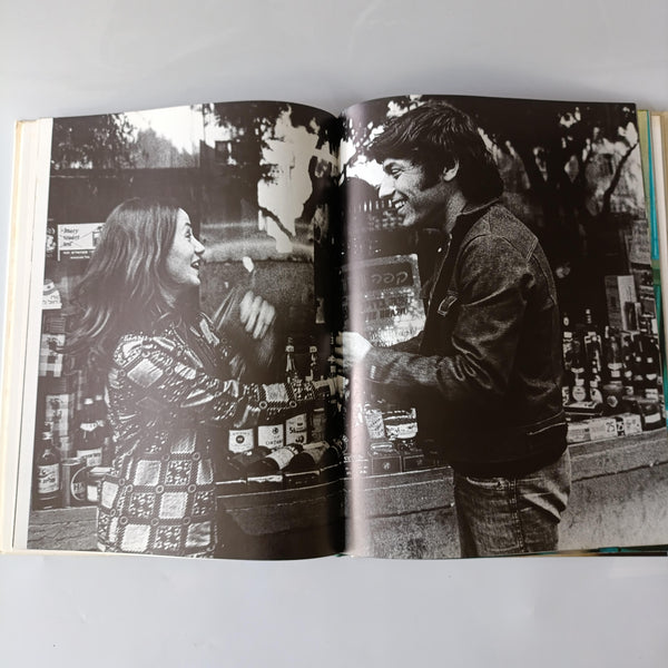 הצדעה לישראל - Salute To Israel - ספר צילומים שיצא לרגל 25 שנים למדינה, כולל הקדשה מודפסת של ראה"מ גולדה מאיר