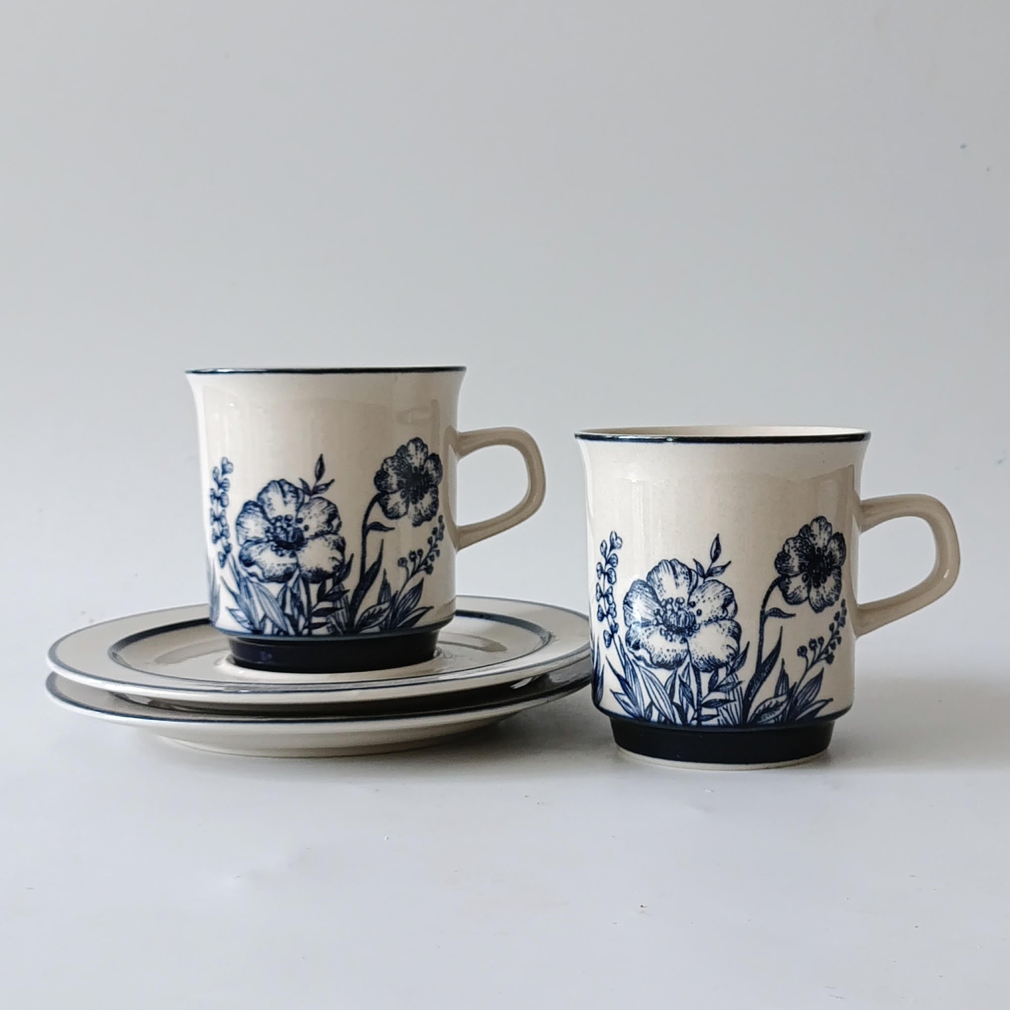 זוג ספלי מאג וצלוחיות, וינטג' יפני