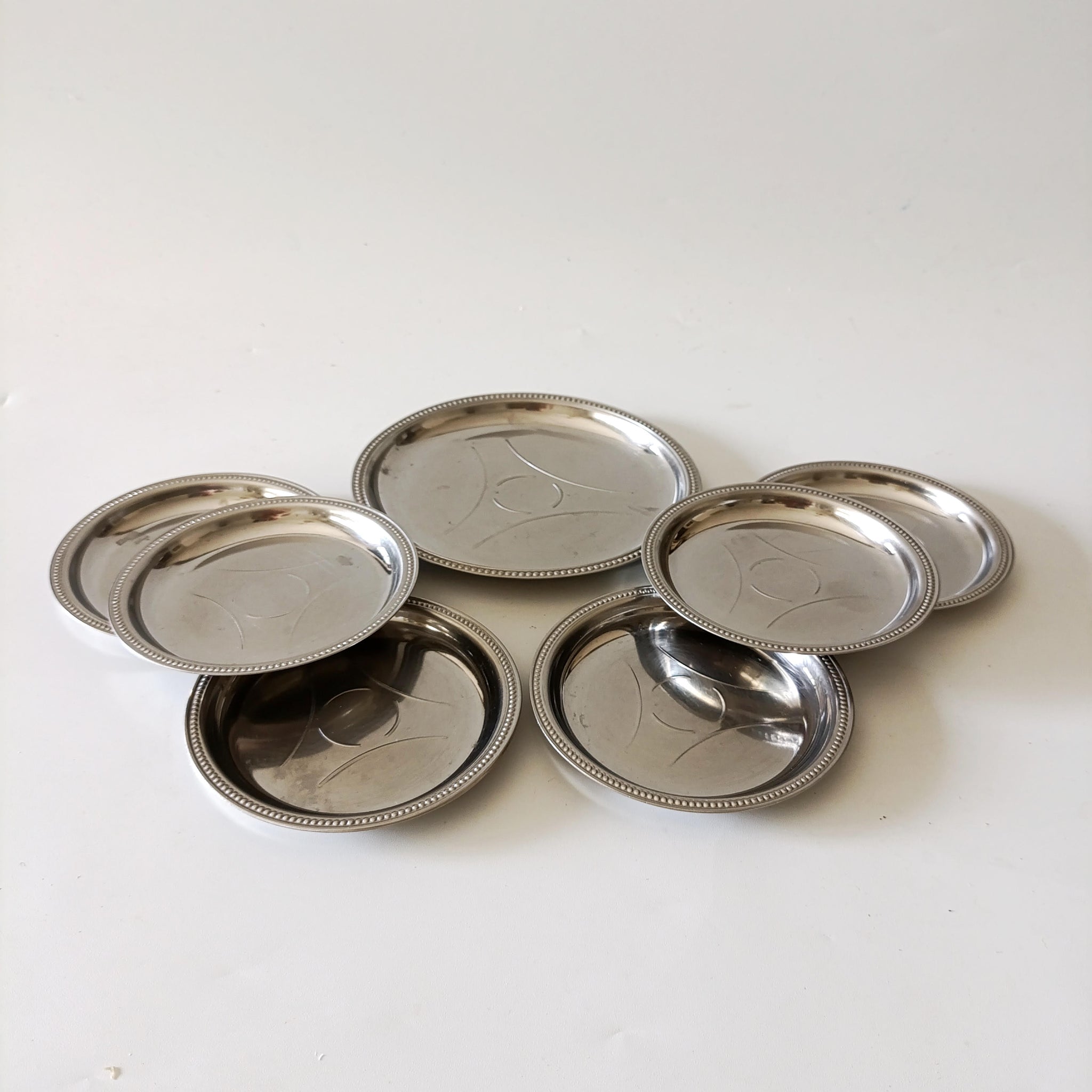 7 צלוחיות/תחתיות לכוסות, Stainless Steel, וינטג'