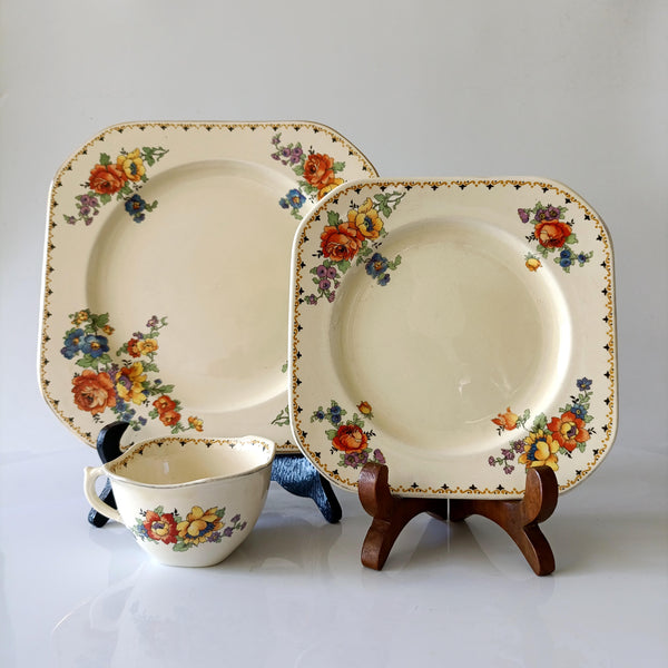 שתי צלחות וספל, יפיפיים, וינטג' אנגלי, Wodds Ivory Ware