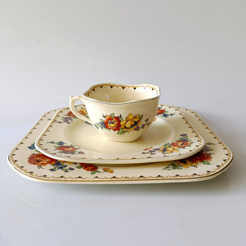 שתי צלחות וספל, יפיפיים, וינטג' אנגלי, Wodds Ivory Ware